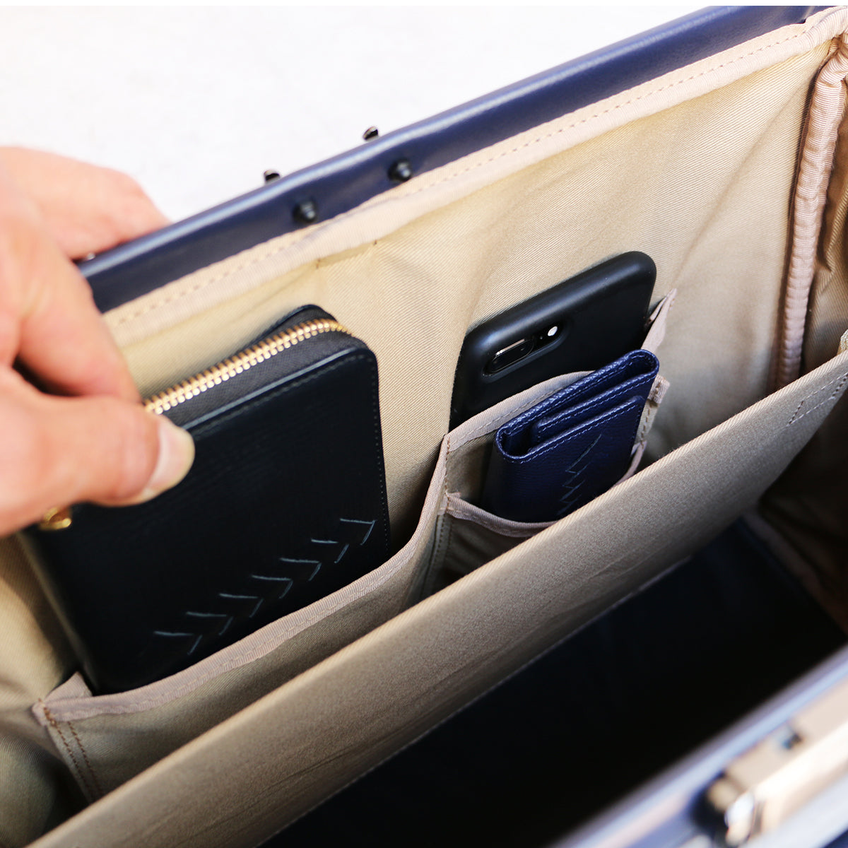 ◆【カリンロング木手ハンドル SET】ダレスバッグ 横型 Mサイズ Y7【LIGHT】ネイビー