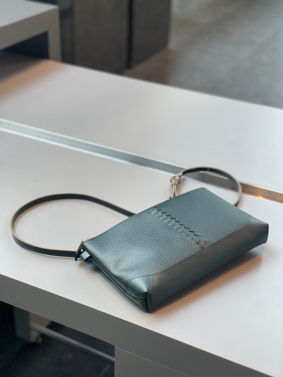 豊岡鞄で人気のLizard&ELKシリーズに新作レザーサコッシュが登場！